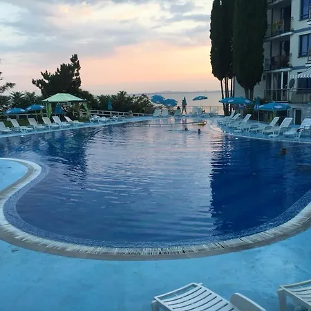 Blue Bay Palace Complex 아파트호텔 포마리
