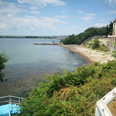 Blue Bay Palace Complex 포마리