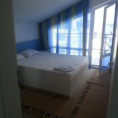 Апарт-отель Blue Bay Palace Complex 3*